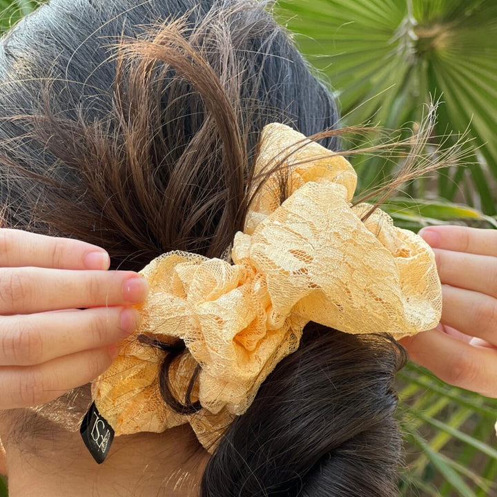 Alina XXL lace scrunchie by FSL&CO, fabric detail