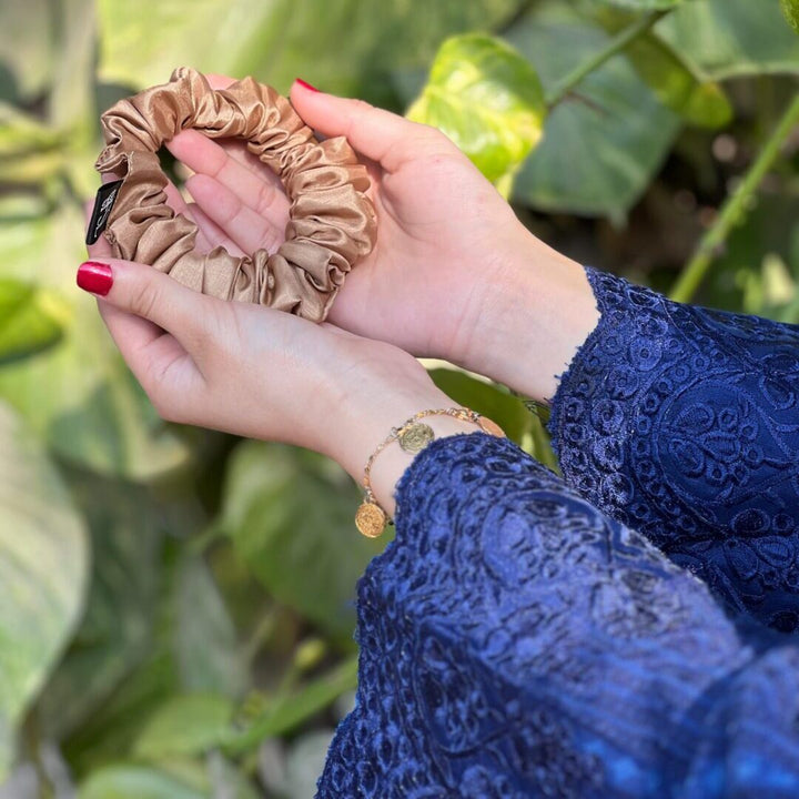 Vana silk scrunchie by FSL&CO, fabric detail