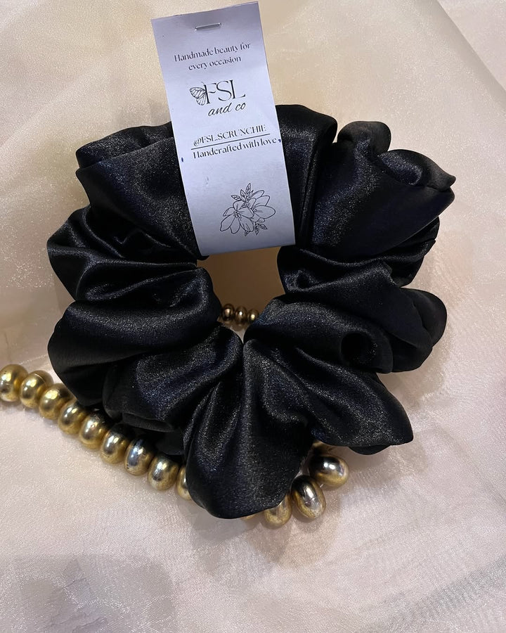 Mahra velvet scrunchie by FSL&CO, fabric detail