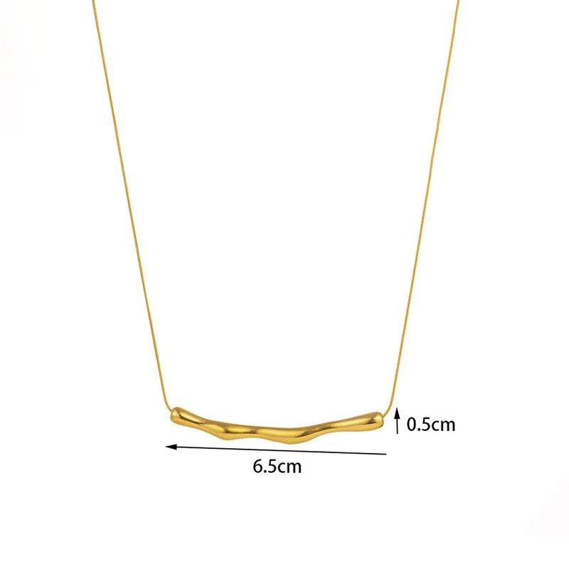 Sculpted Gold Bar Necklace by FSL&CO, close-up of the curved bar pendant