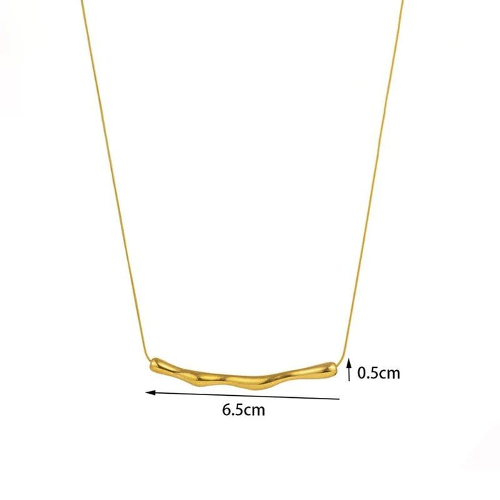 Sculpted Gold Bar Necklace by FSL&CO, close-up of the curved bar pendant